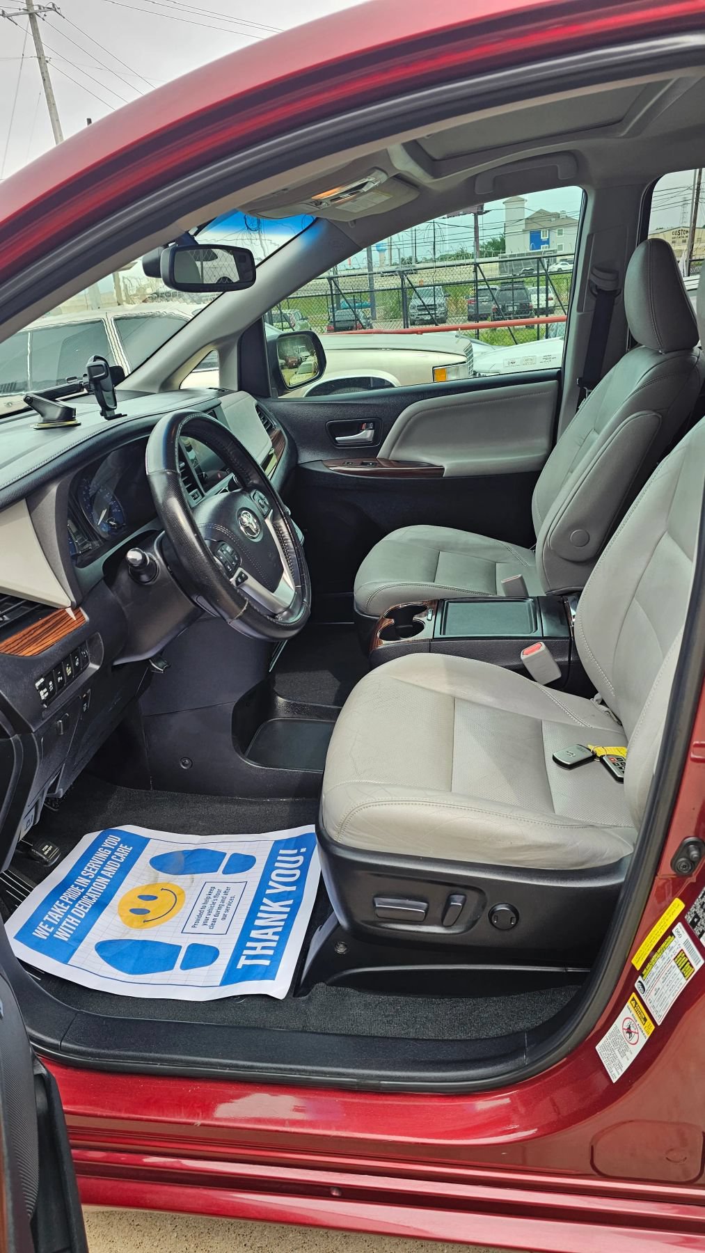 Used 2015 Toyota Sienna Limited Premium FWD image 12