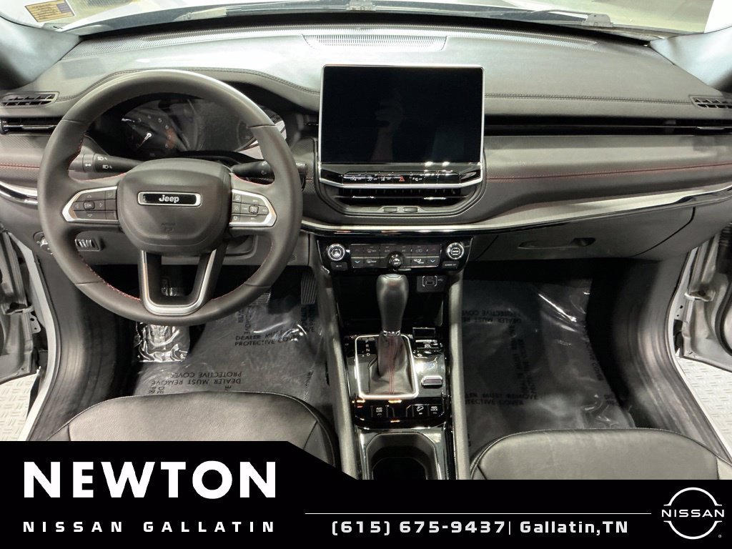 Used 2025 Jeep Compass Trailhawk AWD/4WD image 12