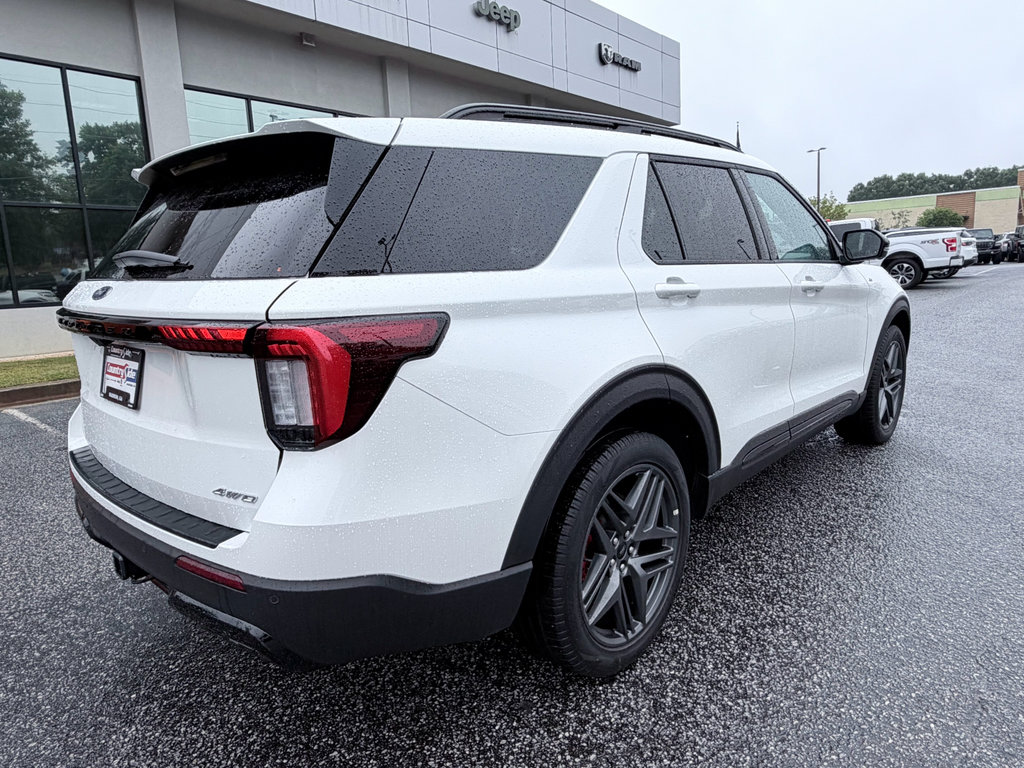 Used 2025 Ford Explorer ST-Line w/ ST-Line Street Pack AWD/4WD image 6