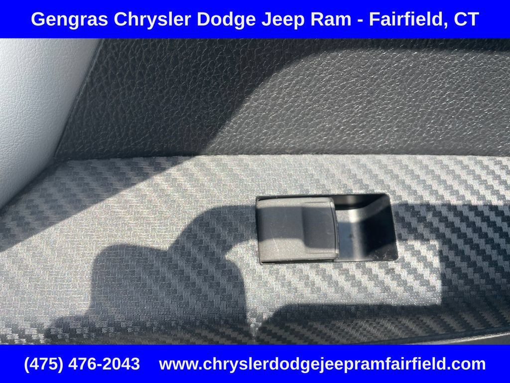 Used 2015 Toyota RAV4 Limited AWD/4WD image 37