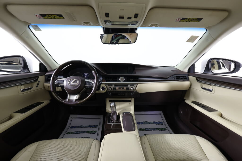 Used 2016 Lexus ES 300h w/ Luxury Package w/Wood Trim FWD image 28