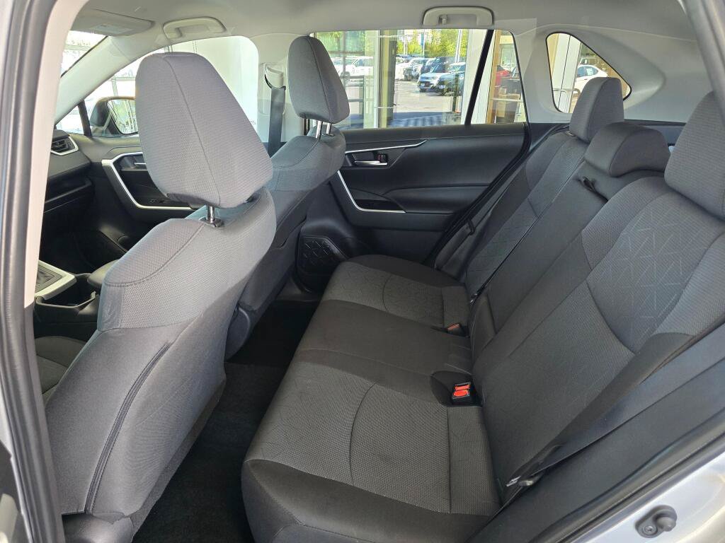 Used 2025 Toyota RAV4 XLE AWD/4WD image 37