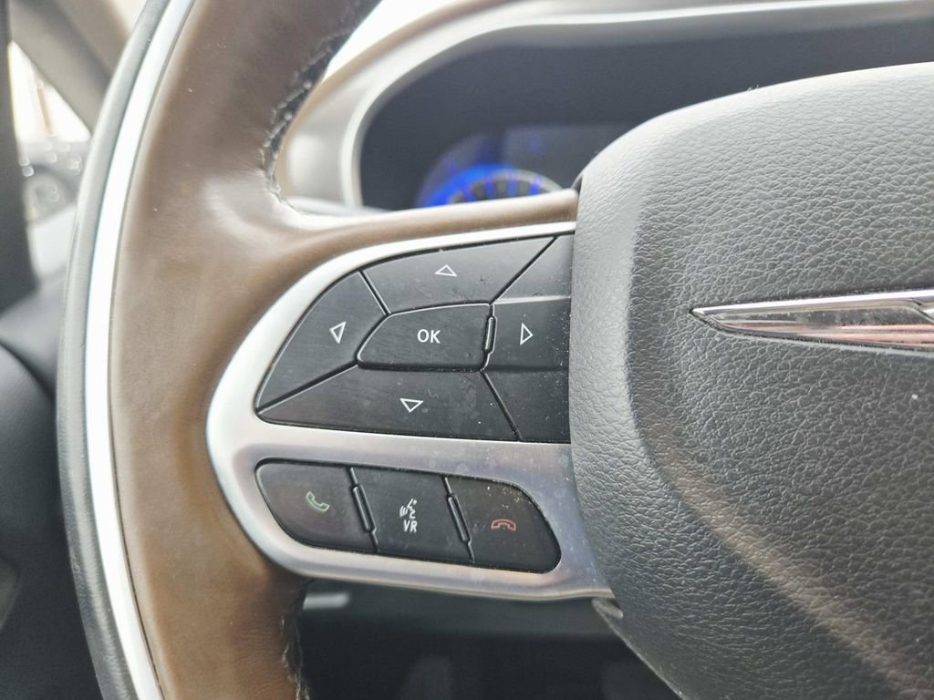 Used 2018 Chrysler Pacifica Limited image 21