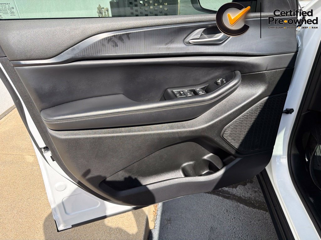 Certified 2024 Jeep Grand Cherokee Laredo X AWD/4WD image 39