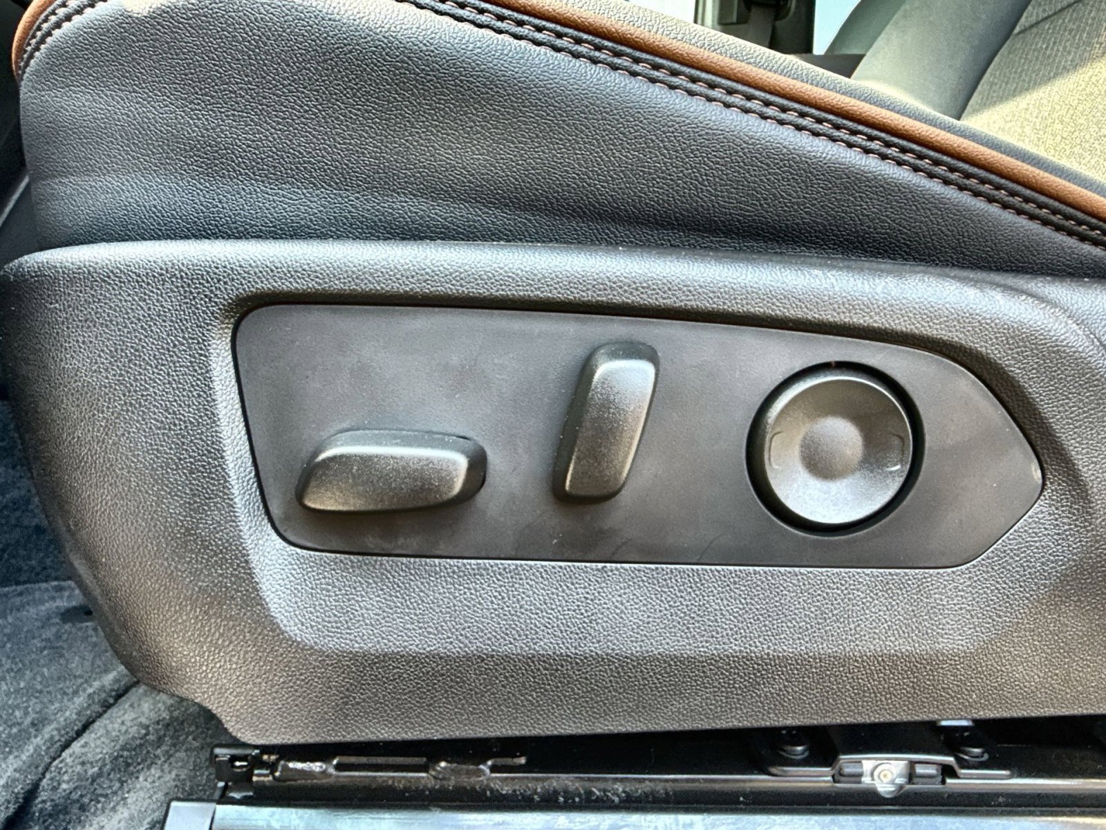 New 2025 GMC Canyon AT4 w/ Nightfall Edition image 14