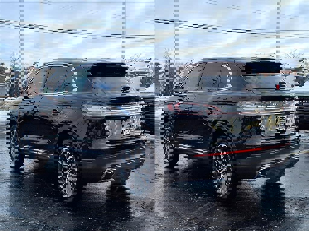 Used 2022 Lincoln Nautilus Reserve w/ Equipment Group 201A image 7