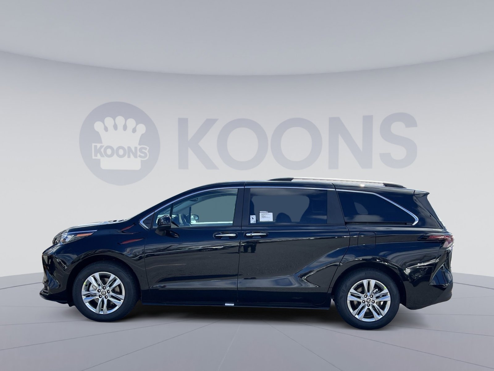 New 2026 Toyota Sienna XLE image 2