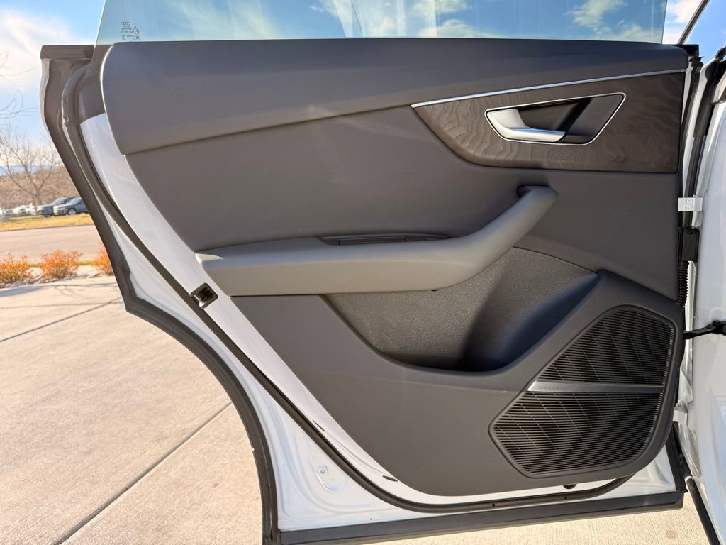 Used 2021 Audi Q8 Premium Plus w/ Premium Plus Package image 25