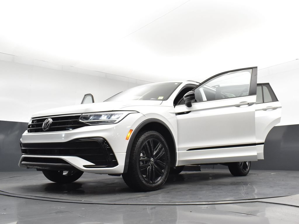 Used 2022 Volkswagen Tiguan SE R-Line AWD/4WD image 36