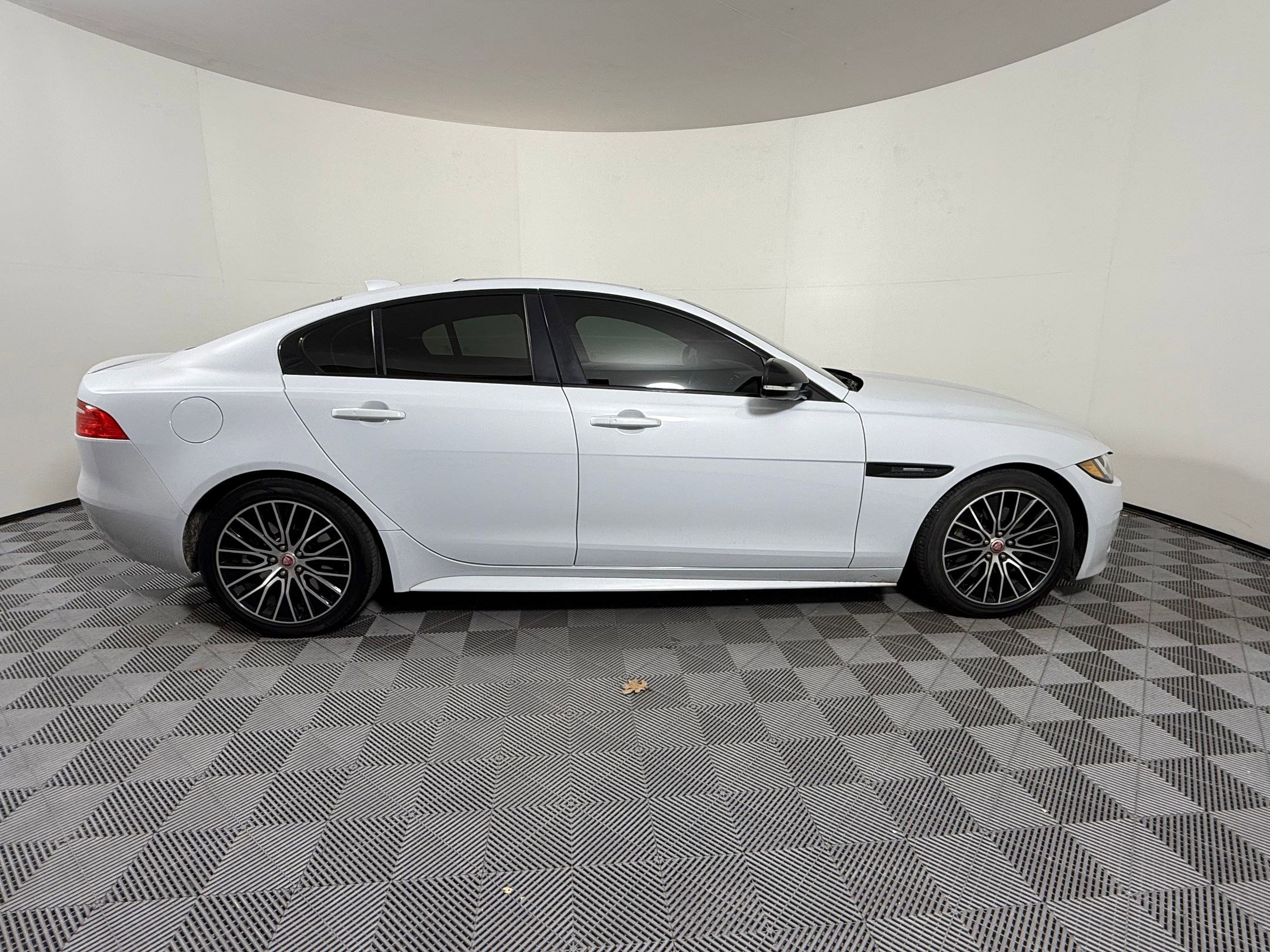 Used 2019 Jaguar XE Landmark Edition image 8