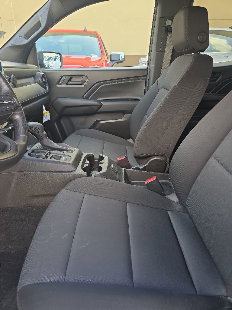 Used 2024 Chevrolet Colorado W/T RWD image 4