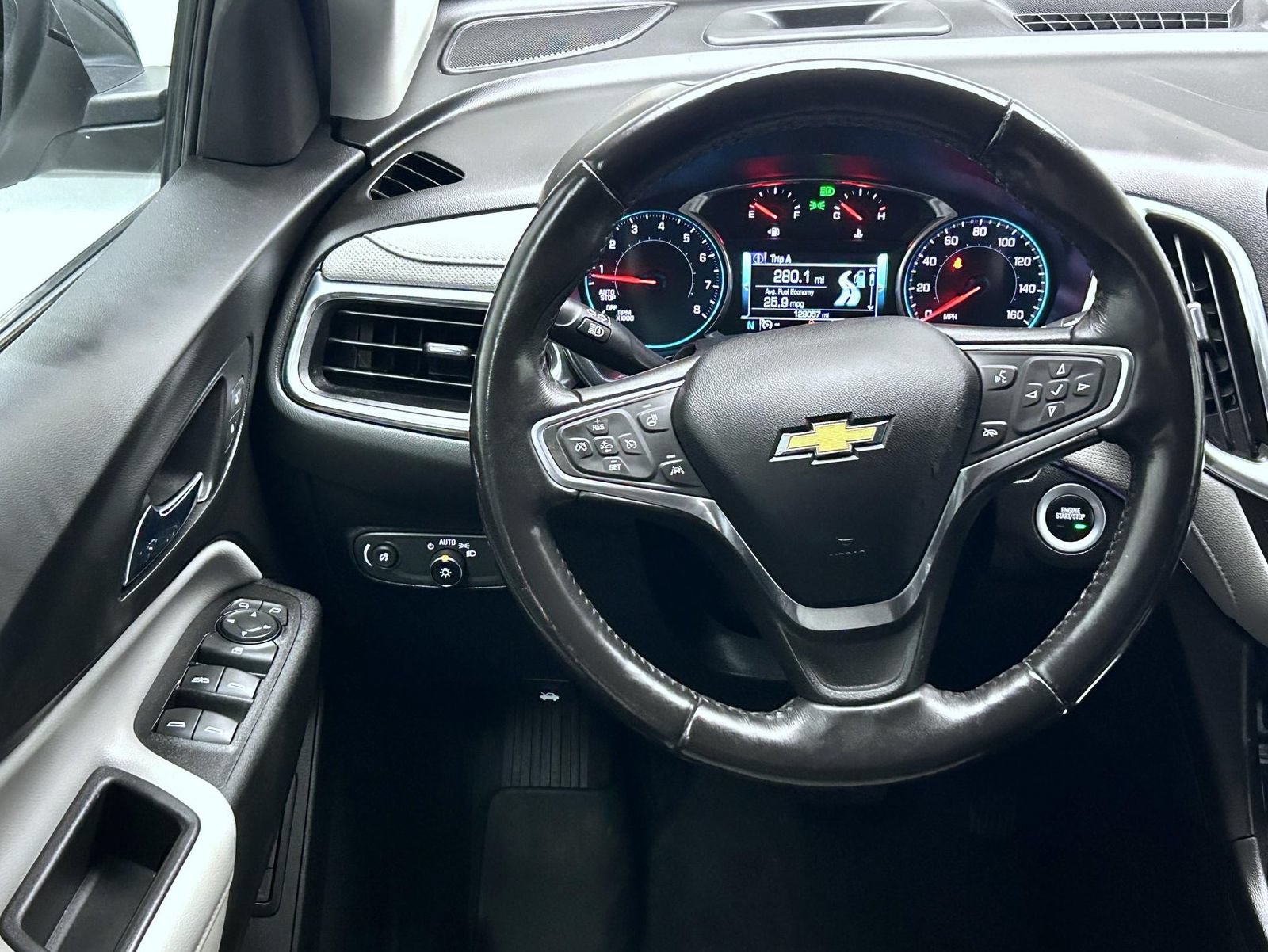 Used 2018 Chevrolet Equinox Premier AWD/4WD image 12
