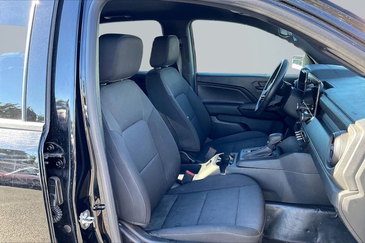 Used 2023 Chevrolet Colorado W/T RWD image 7