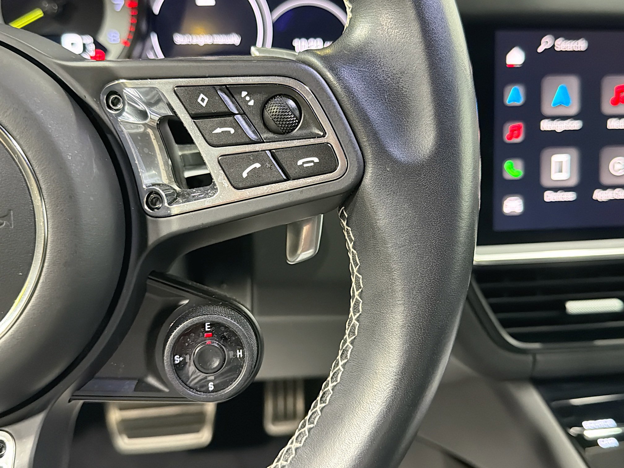 Certified 2023 Porsche Cayenne Turbo S AWD/4WD image 36