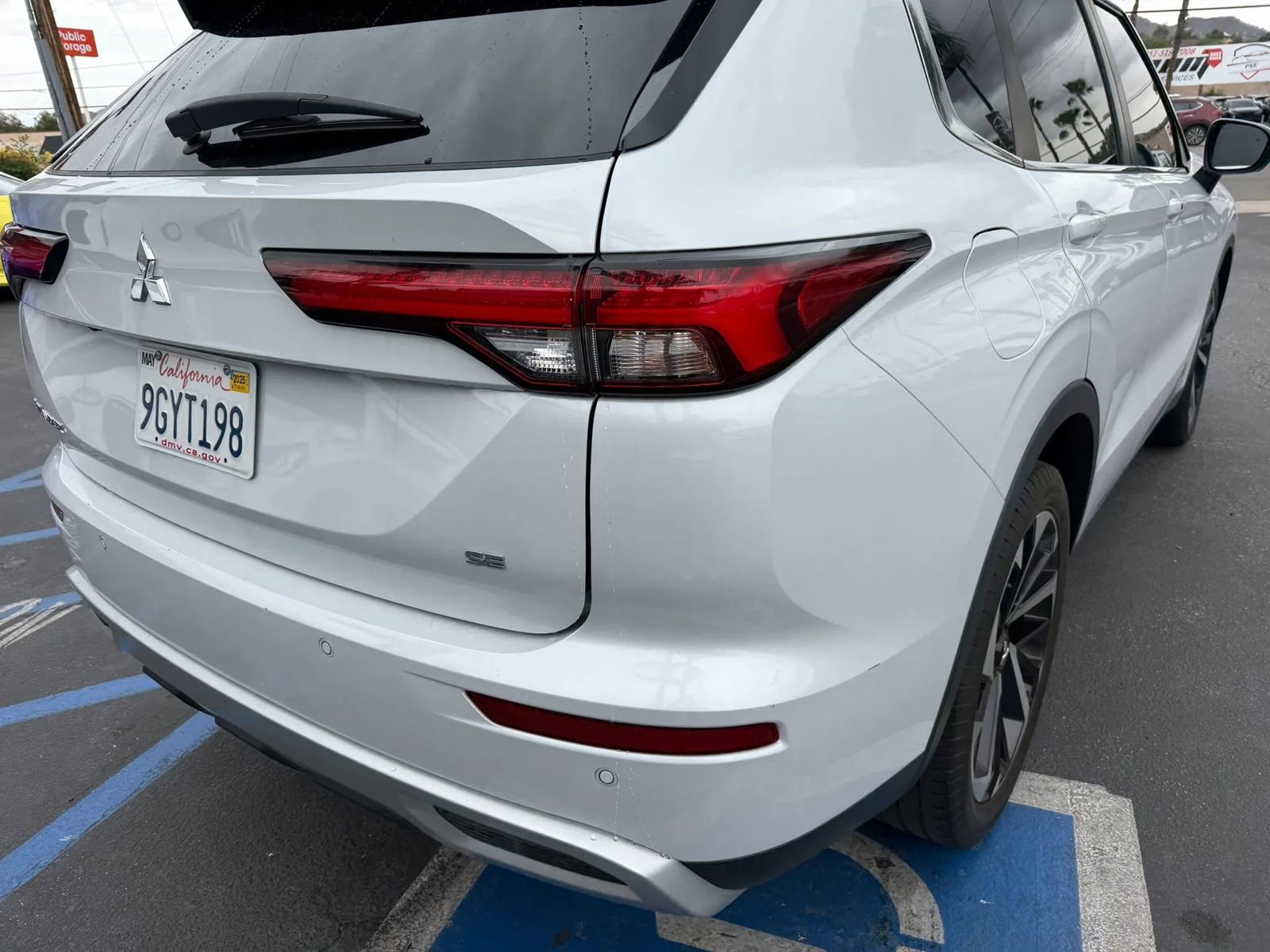 Used 2023 Mitsubishi Outlander ES image 9