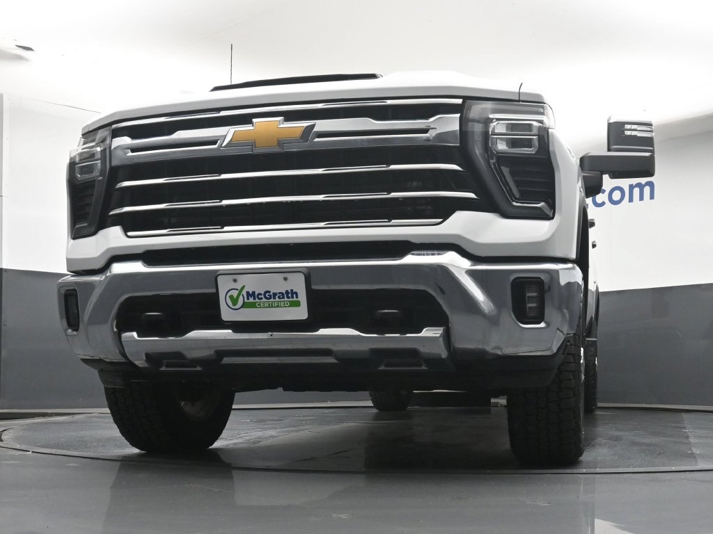 Used 2025 Chevrolet Silverado 2500 LTZ AWD/4WD image 7