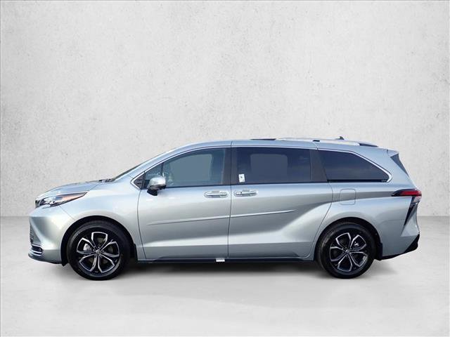 Used 2025 Toyota Sienna Platinum image 2