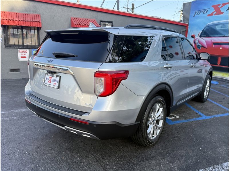 Used 2020 Ford Explorer XLT w/ Equipment Group 202A image 6