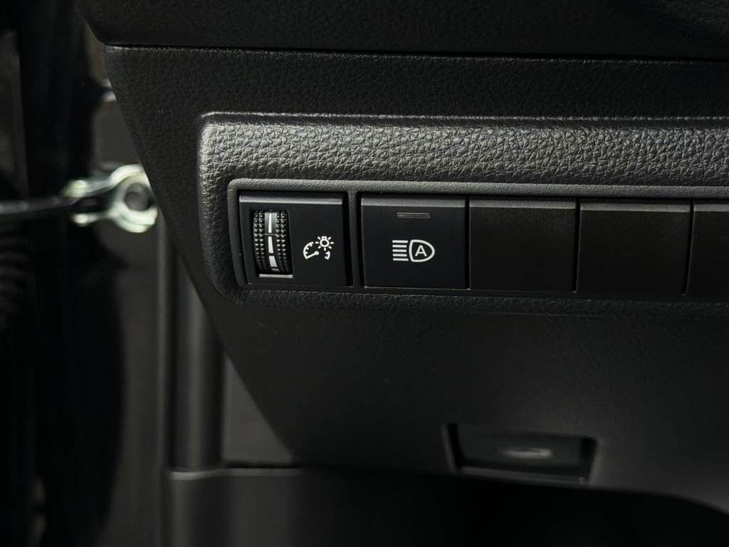 Used 2025 Toyota Corolla SE FWD image 22