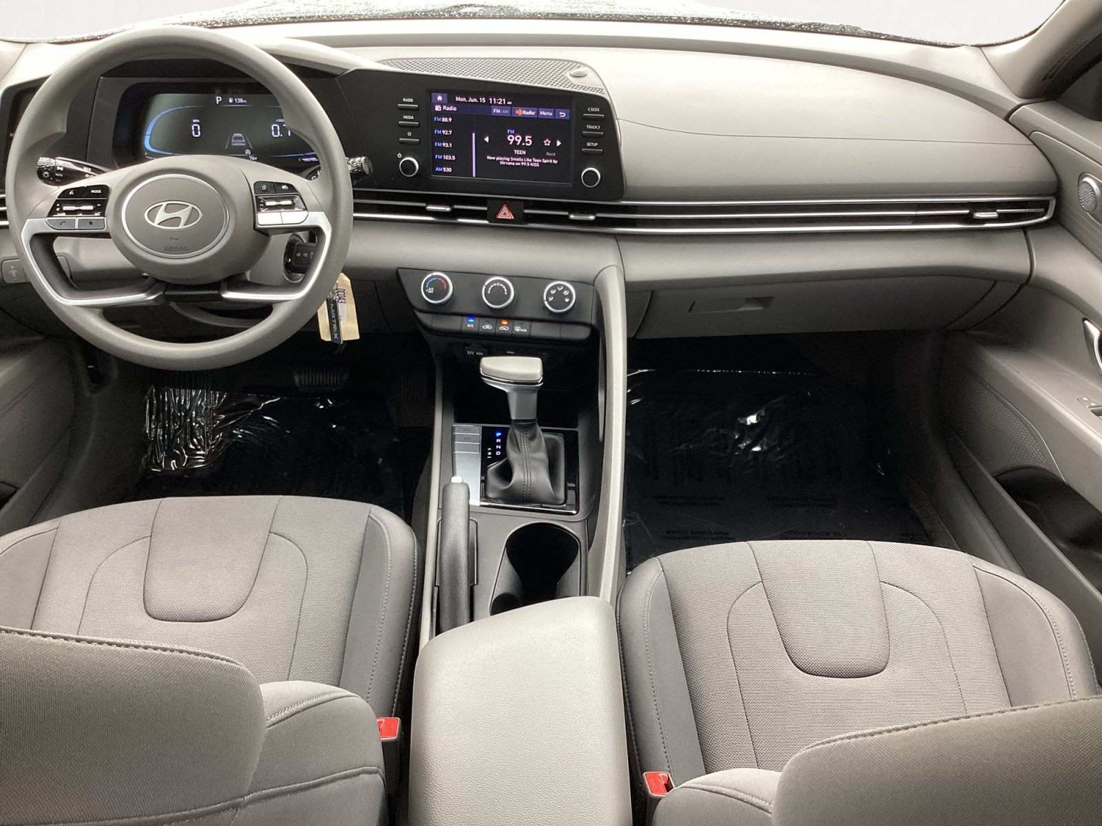 Used 2024 Hyundai Elantra SE FWD image 4