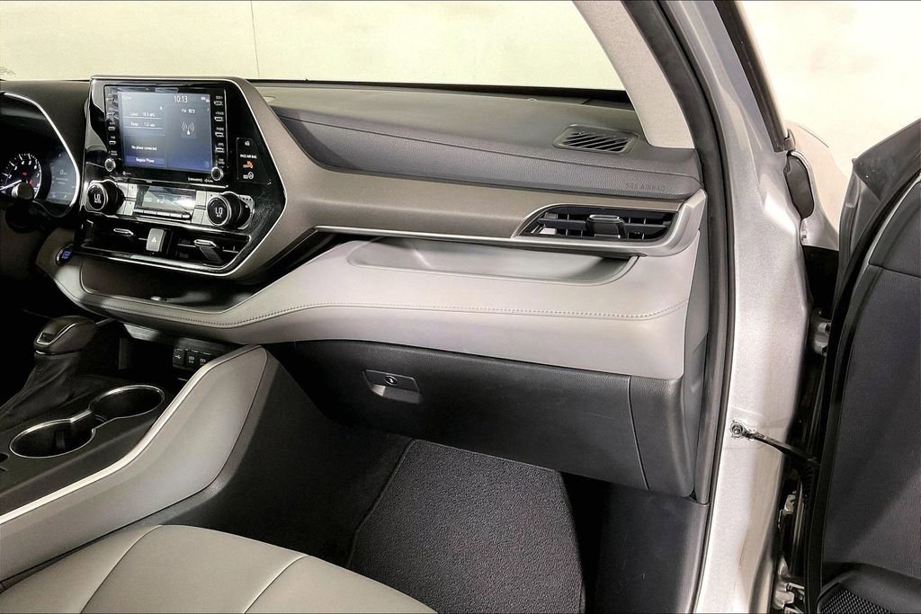 Used 2021 Toyota Highlander XLE image 16