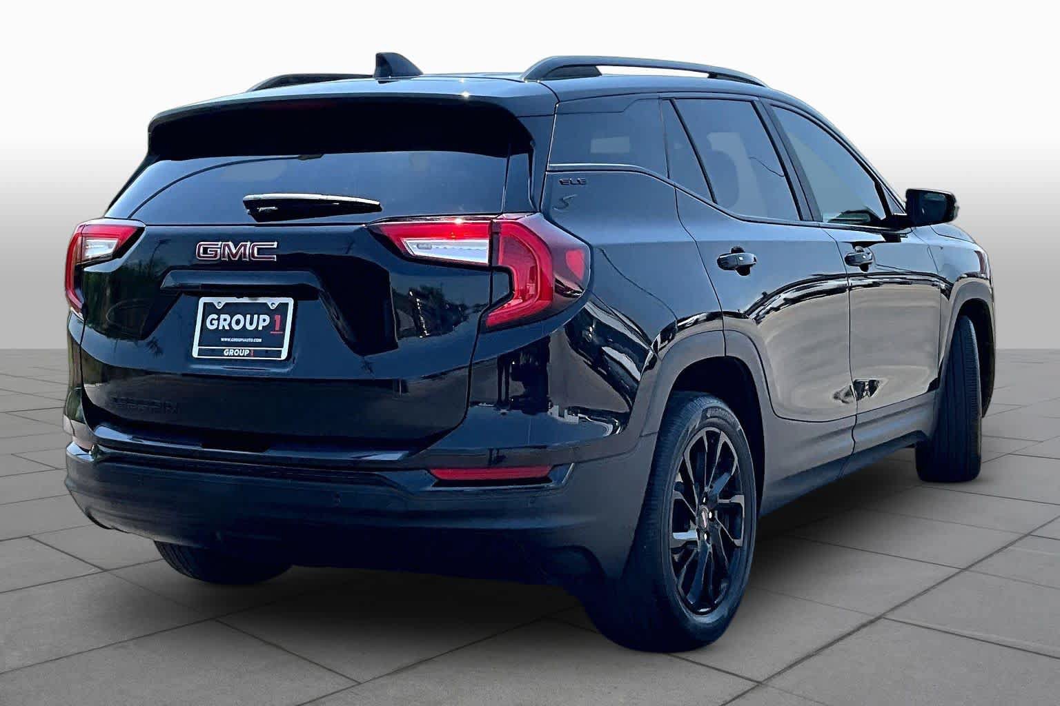 Used 2024 GMC Terrain SLE w/ Driver Convenience Package FWD image 24