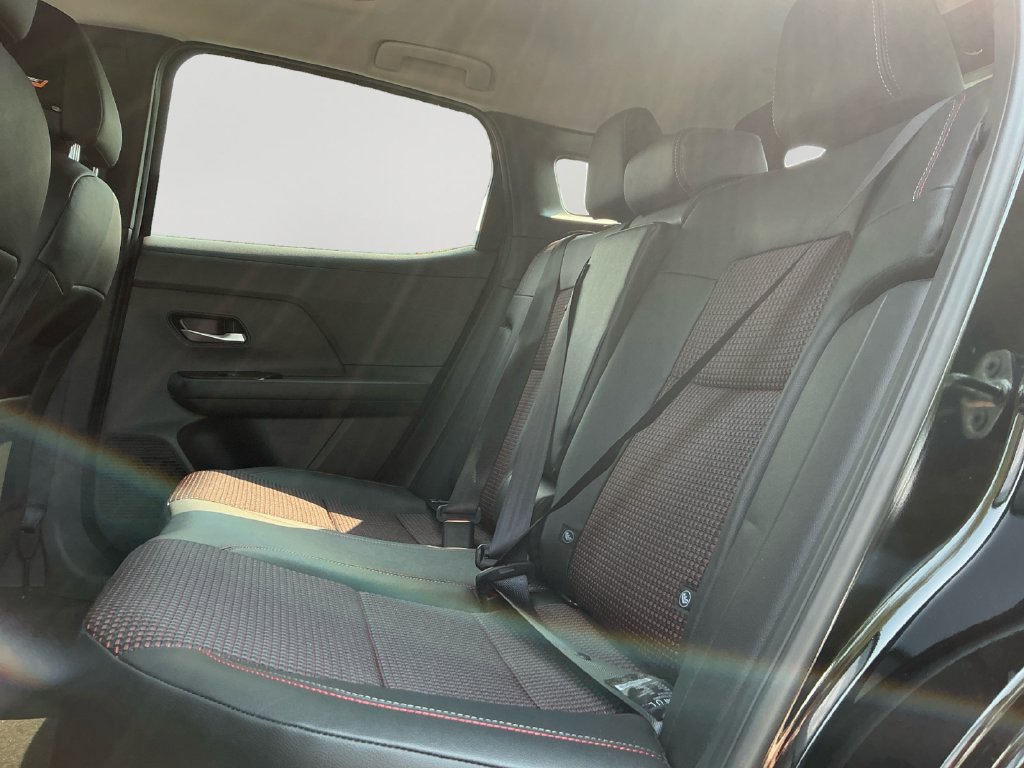 New 2026 Nissan Kicks SR w/ SR Premium Package FWD image 15