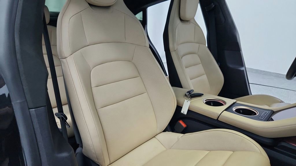 Used 2020 Porsche Taycan Turbo image 35