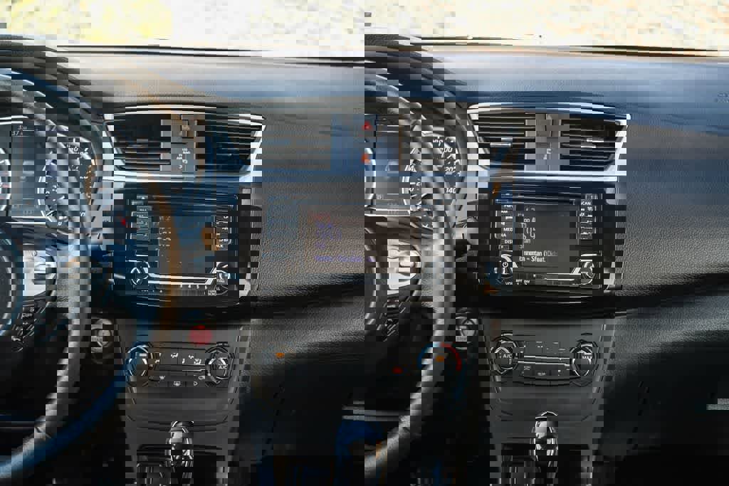 Used 2016 Nissan Sentra SV image 13