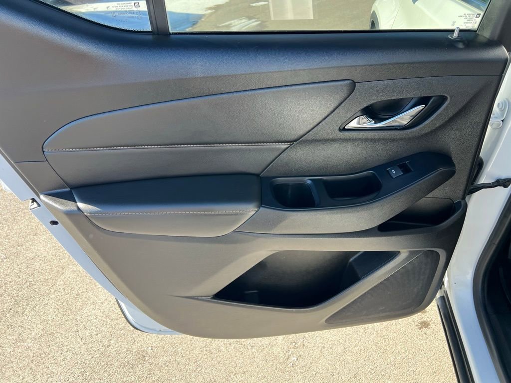 Used 2021 Chevrolet Traverse LT w/ LPO, Blackout Package image 19