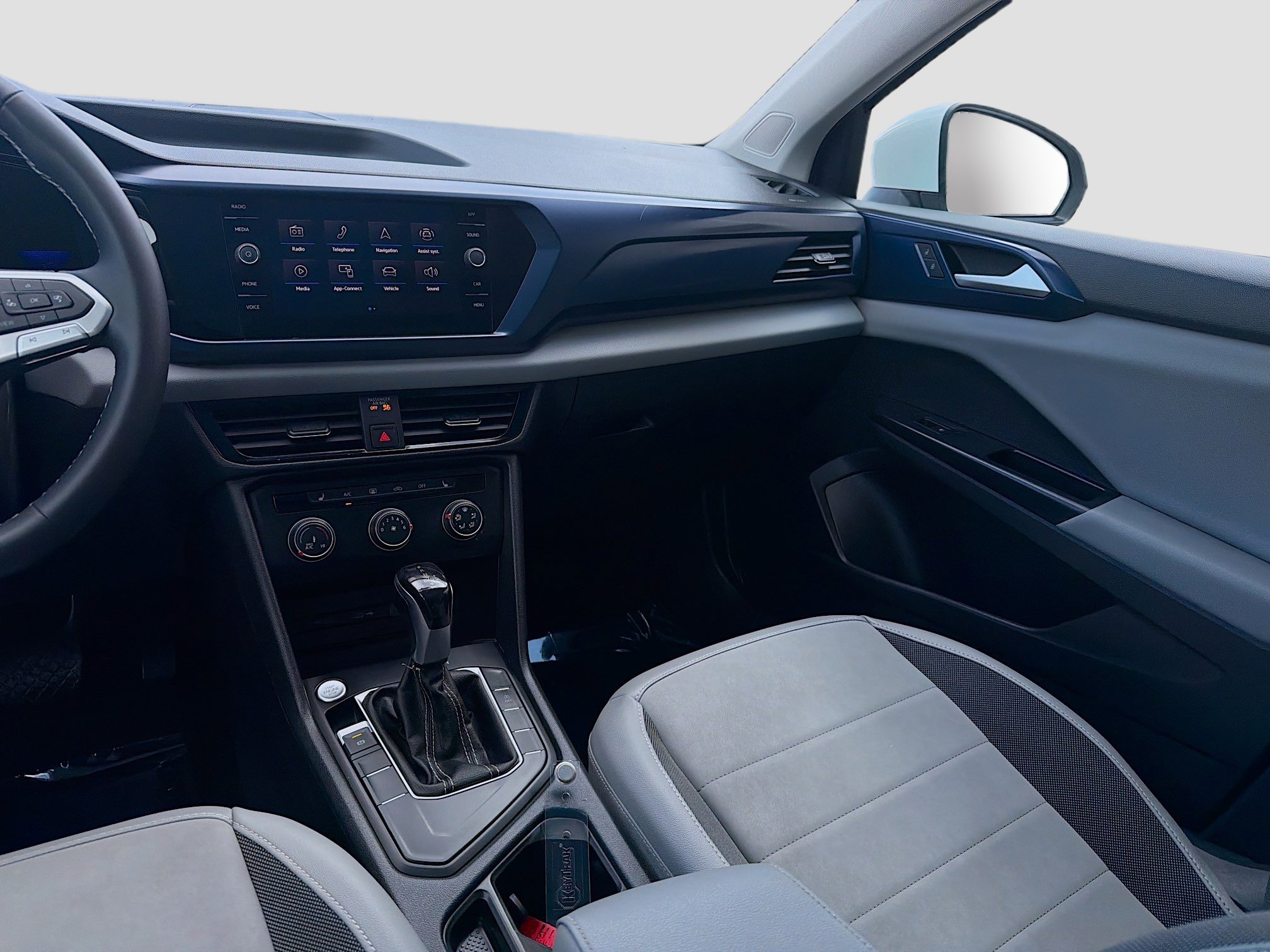 Used 2022 Volkswagen Taos SE w/ Panoramic Sunroof Package FWD image 20
