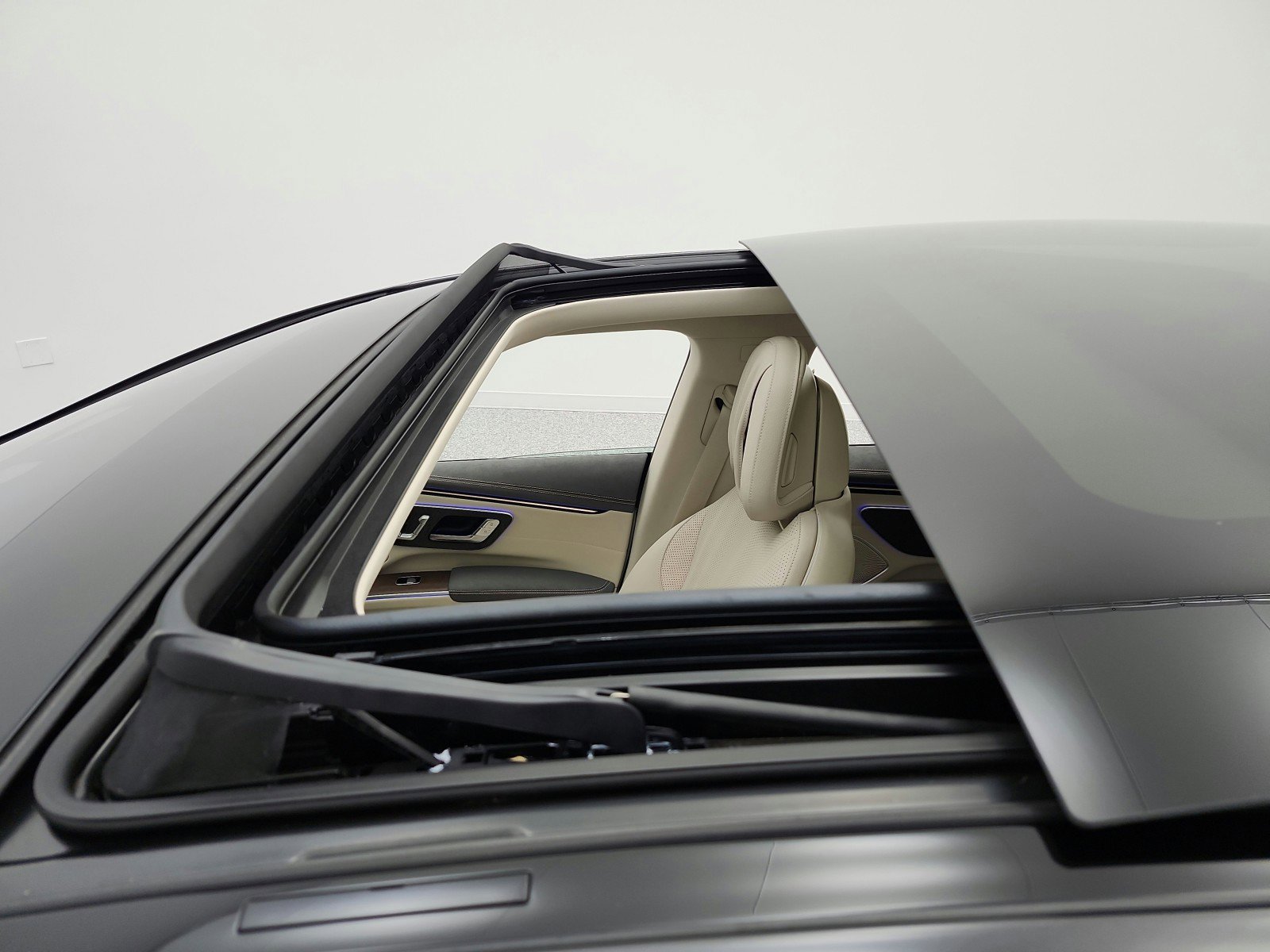 Used 2022 Mercedes-Benz EQS 580 4MATIC Sedan image 14