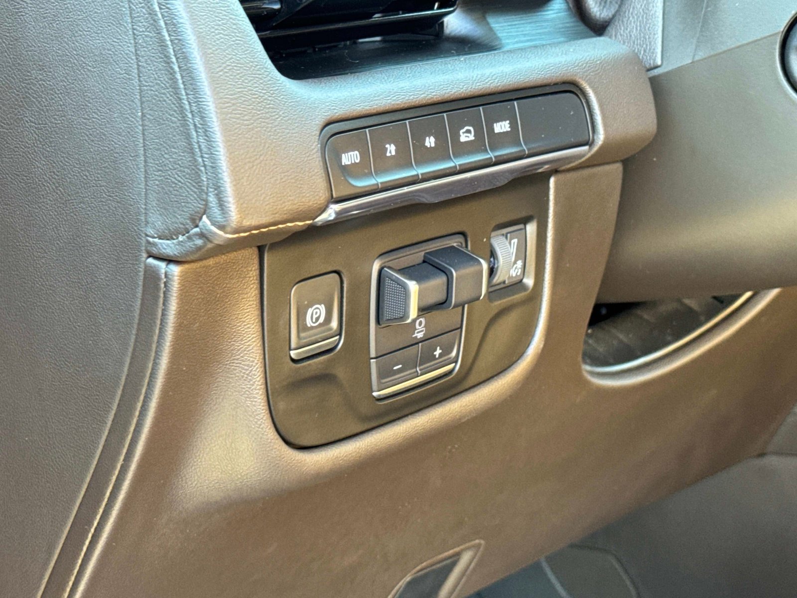 Used 2021 Cadillac Escalade Premium Luxury image 12