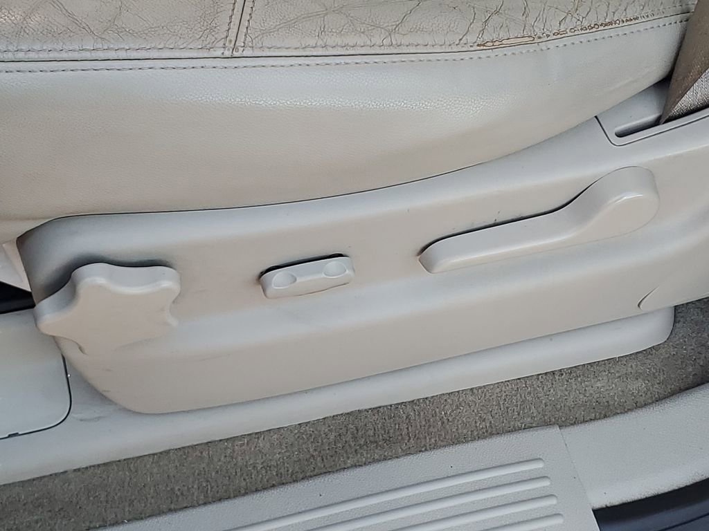 Used 2013 Chevrolet Avalanche LT w/ All-Star Edition image 27