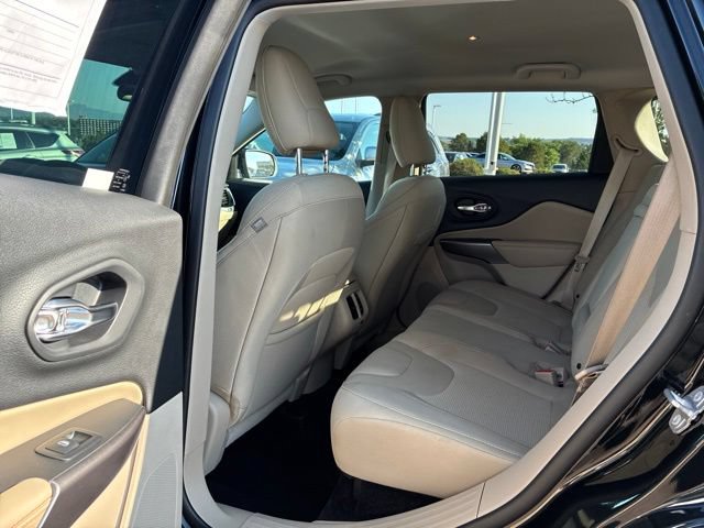 Used 2019 Jeep Cherokee Latitude w/ Popular Appearance Group AWD/4WD image 20