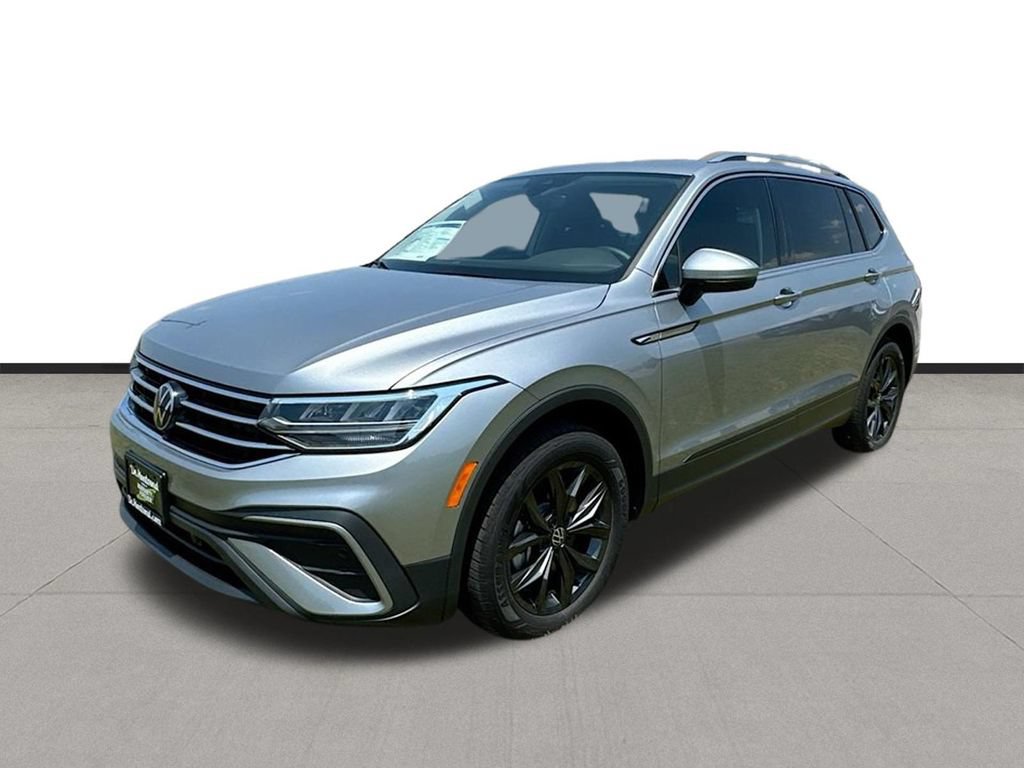 Used 2024 Volkswagen Tiguan SE FWD image 1