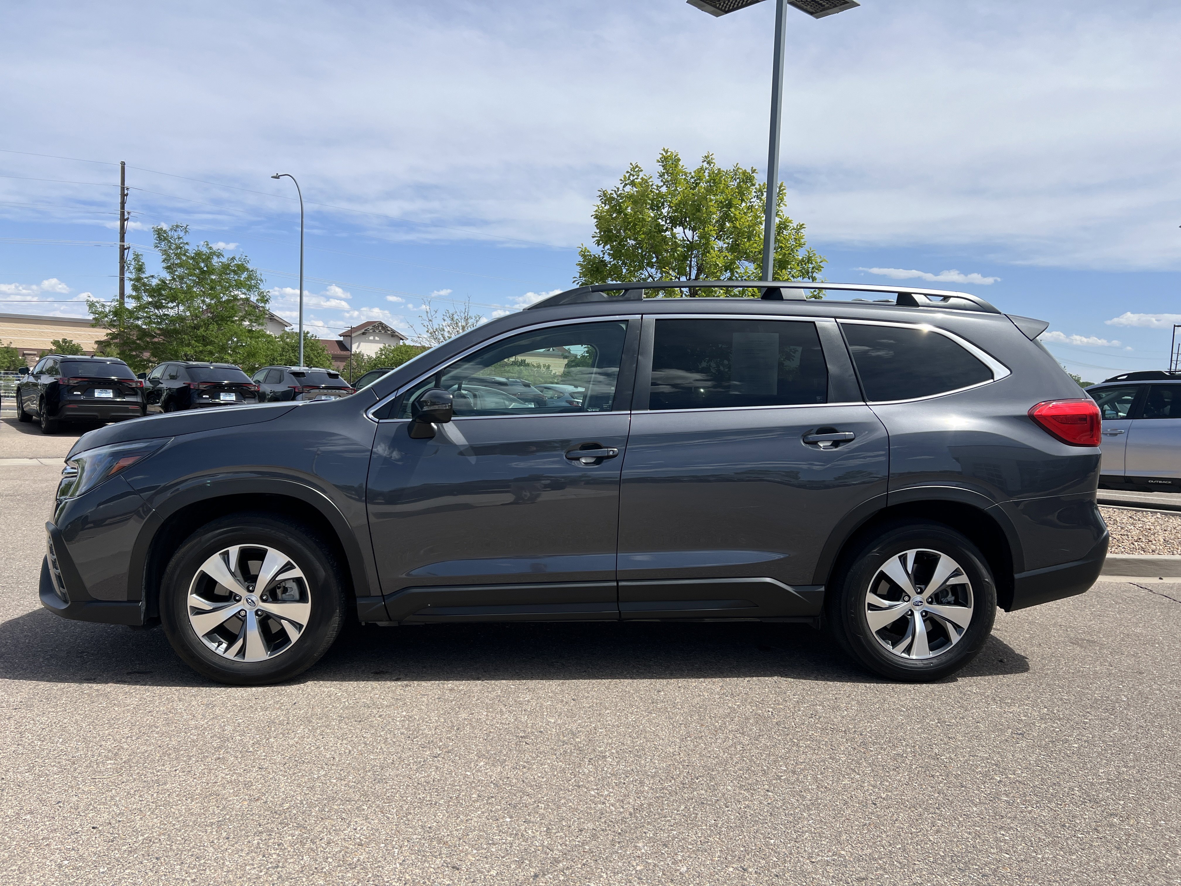 Used 2023 Subaru Ascent Premium w/ Convenience Package AWD/4WD image 11