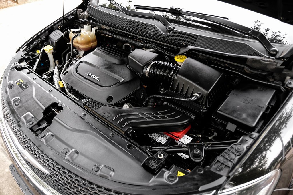 Used 2018 Chrysler Pacifica Limited image 64