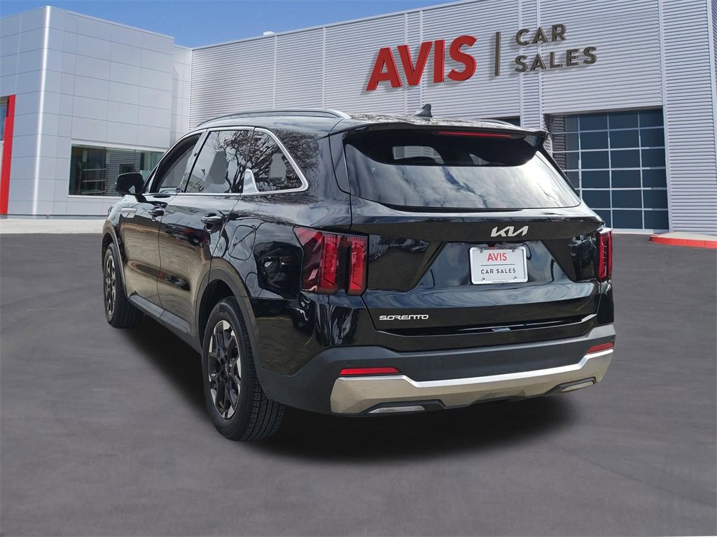 Used 2024 Kia Sorento S image 3