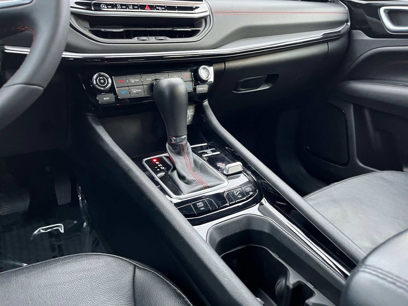 Used 2025 Jeep Compass Trailhawk w/ Trailer Tow Group image 41