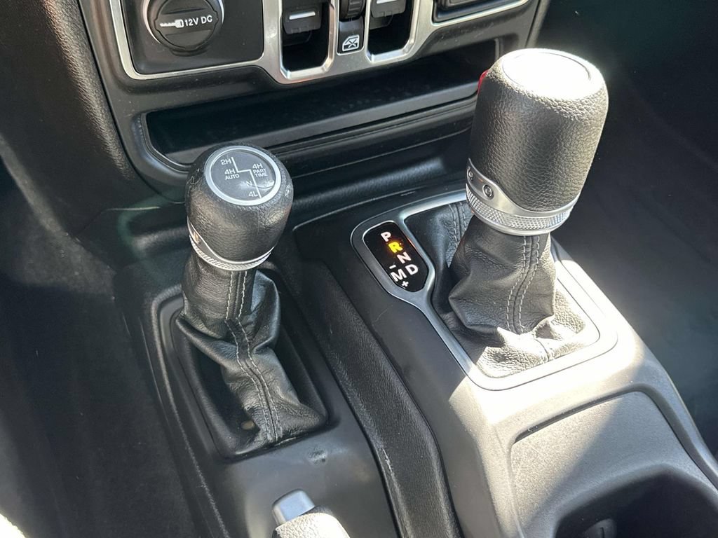 Used 2024 Jeep Wrangler Unlimited w/ Convenience Group AWD/4WD image 31