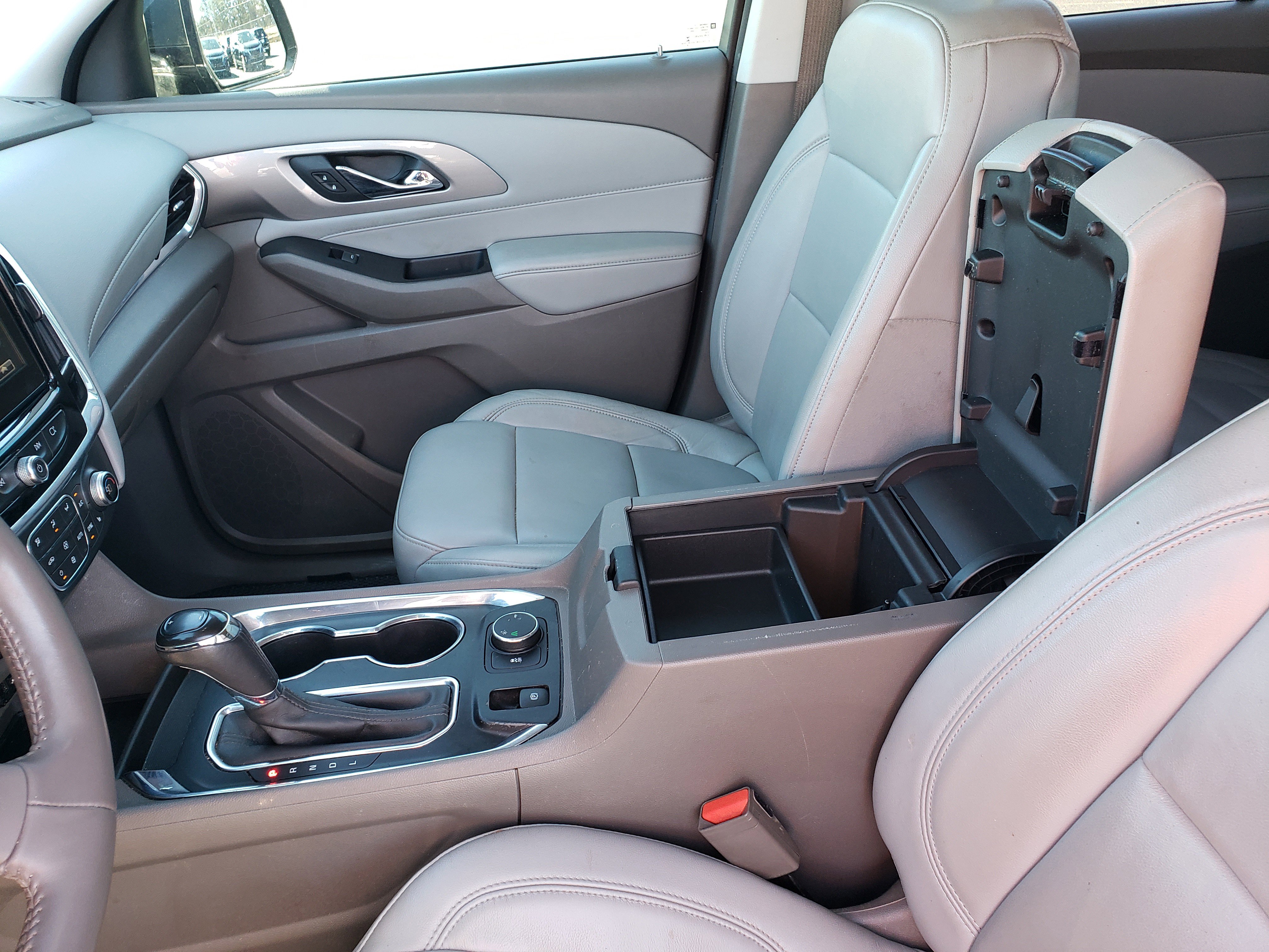 Used 2019 Chevrolet Traverse LT image 24