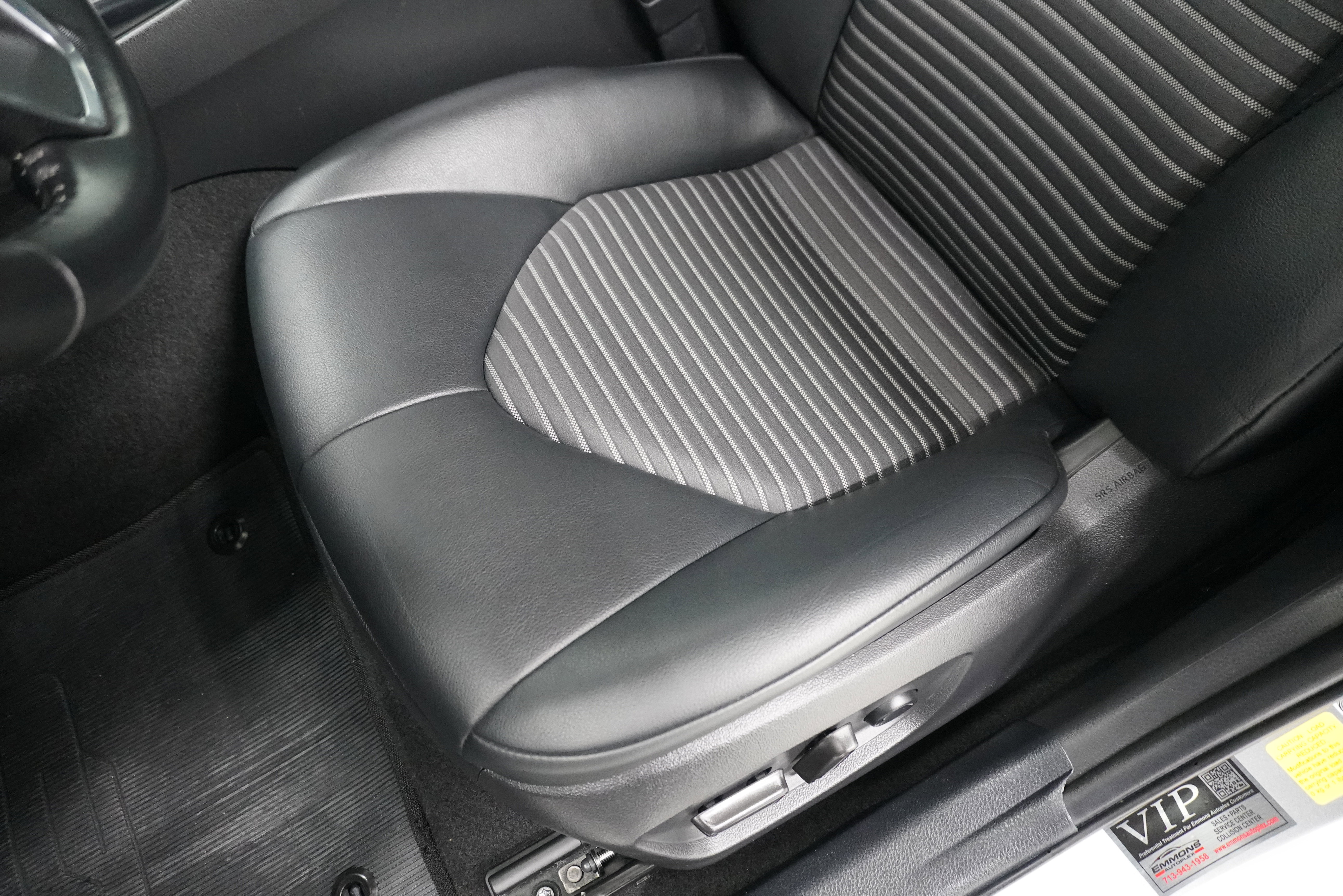Used 2020 Toyota Camry SE FWD image 11