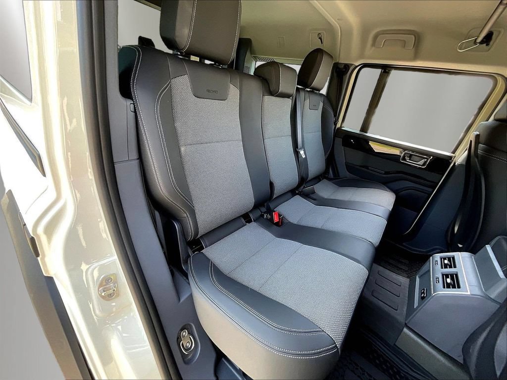 Used 2024 INEOS Grenadier Station Wagon AWD/4WD image 25