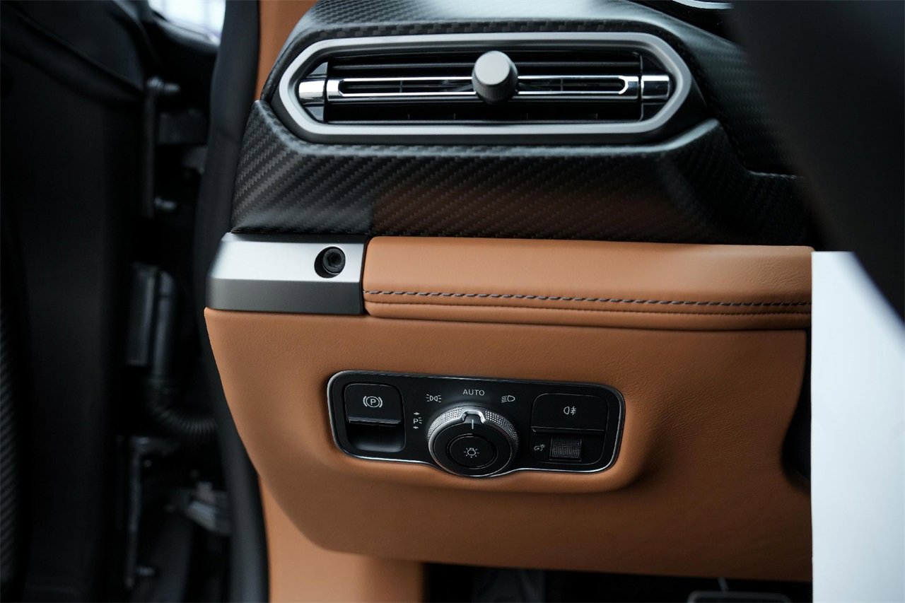 New 2026 Aston Martin Vanquish Convertible image 29