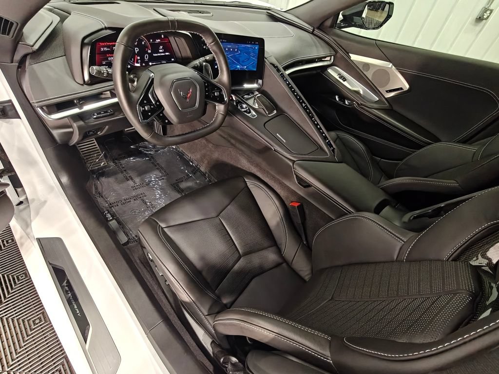 Used 2024 Chevrolet Corvette Stingray Preferred Cpe w/ Battery Protection Package RWD image 4