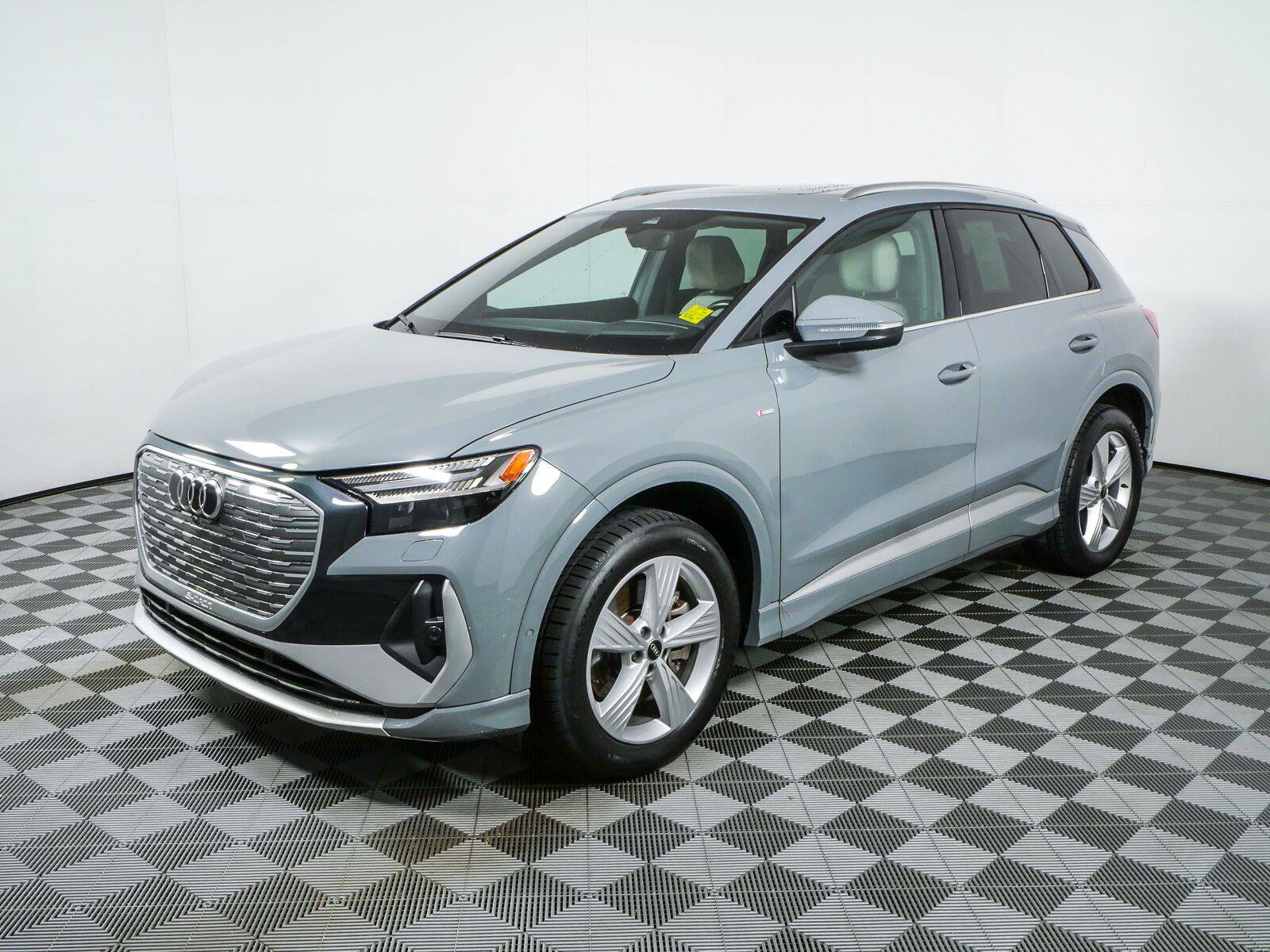 Used 2023 Audi Q4 e-tron Prestige AWD/4WD image 26