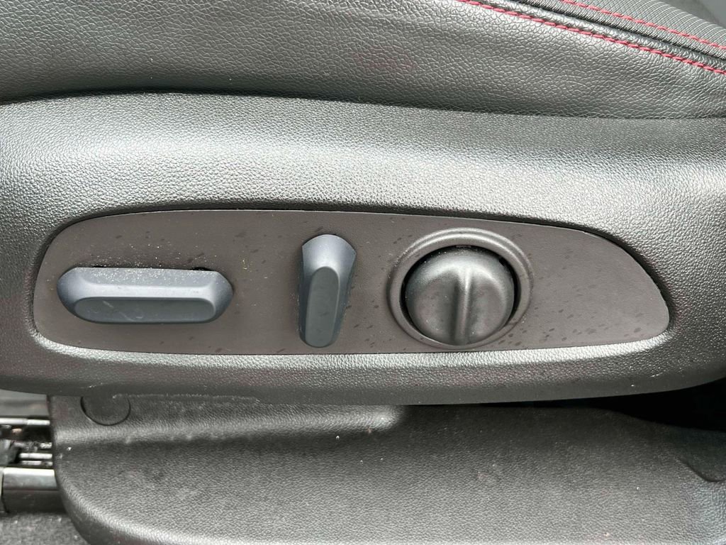 Used 2022 Chevrolet Equinox RS w/ LPO, Floor Liner Package AWD/4WD image 17