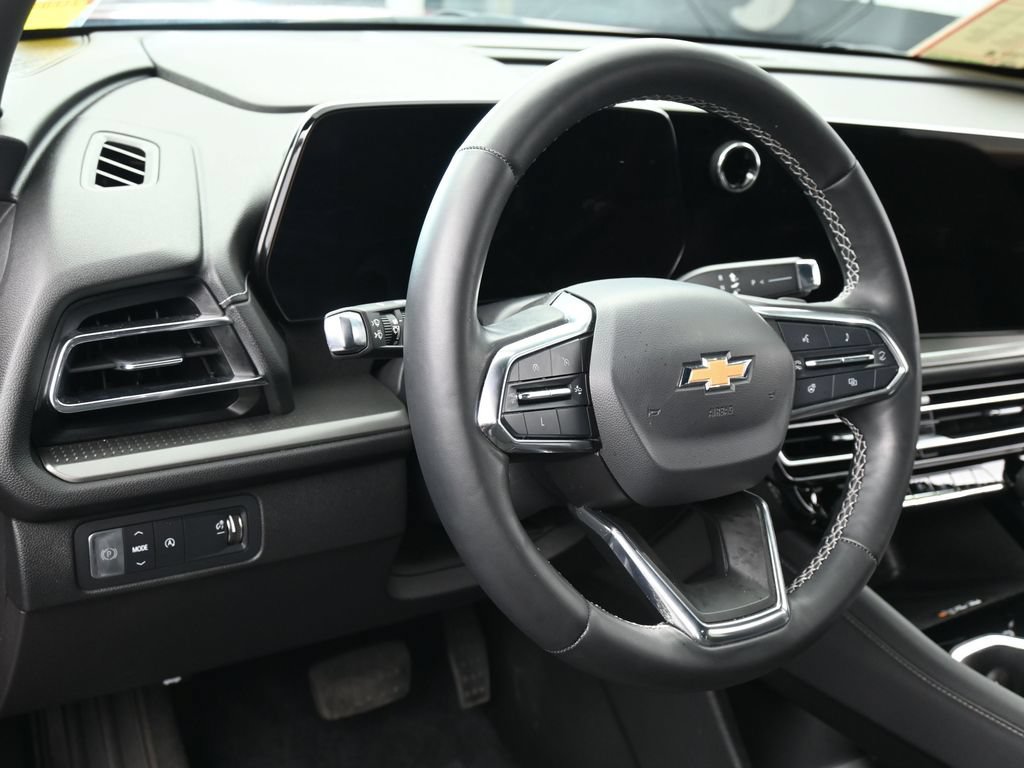 Used 2024 Chevrolet Traverse LT FWD image 16