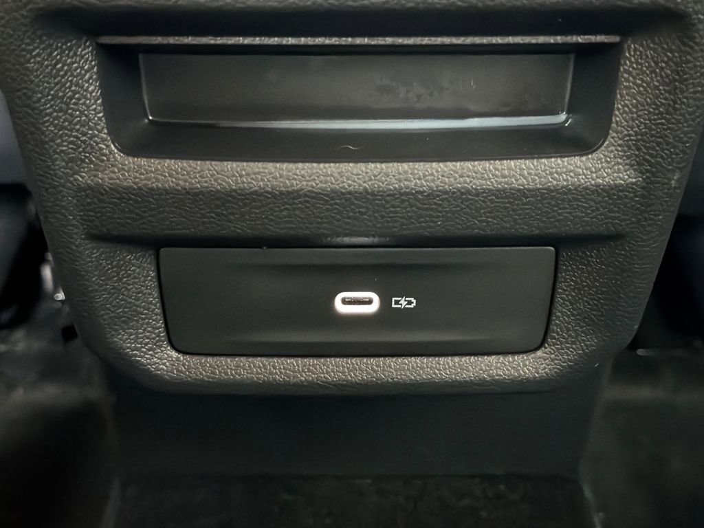 Used 2023 Volkswagen Taos SE image 29